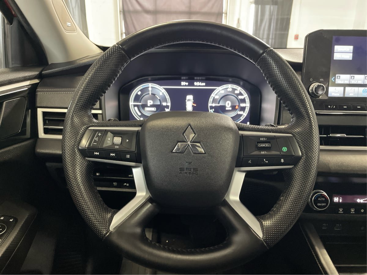 Used 2023 Mitsubishi Outlander SE image 22