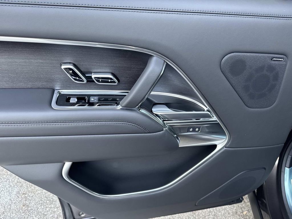 New 2026 Land Rover Range Rover Long Wheelbase SE image 13