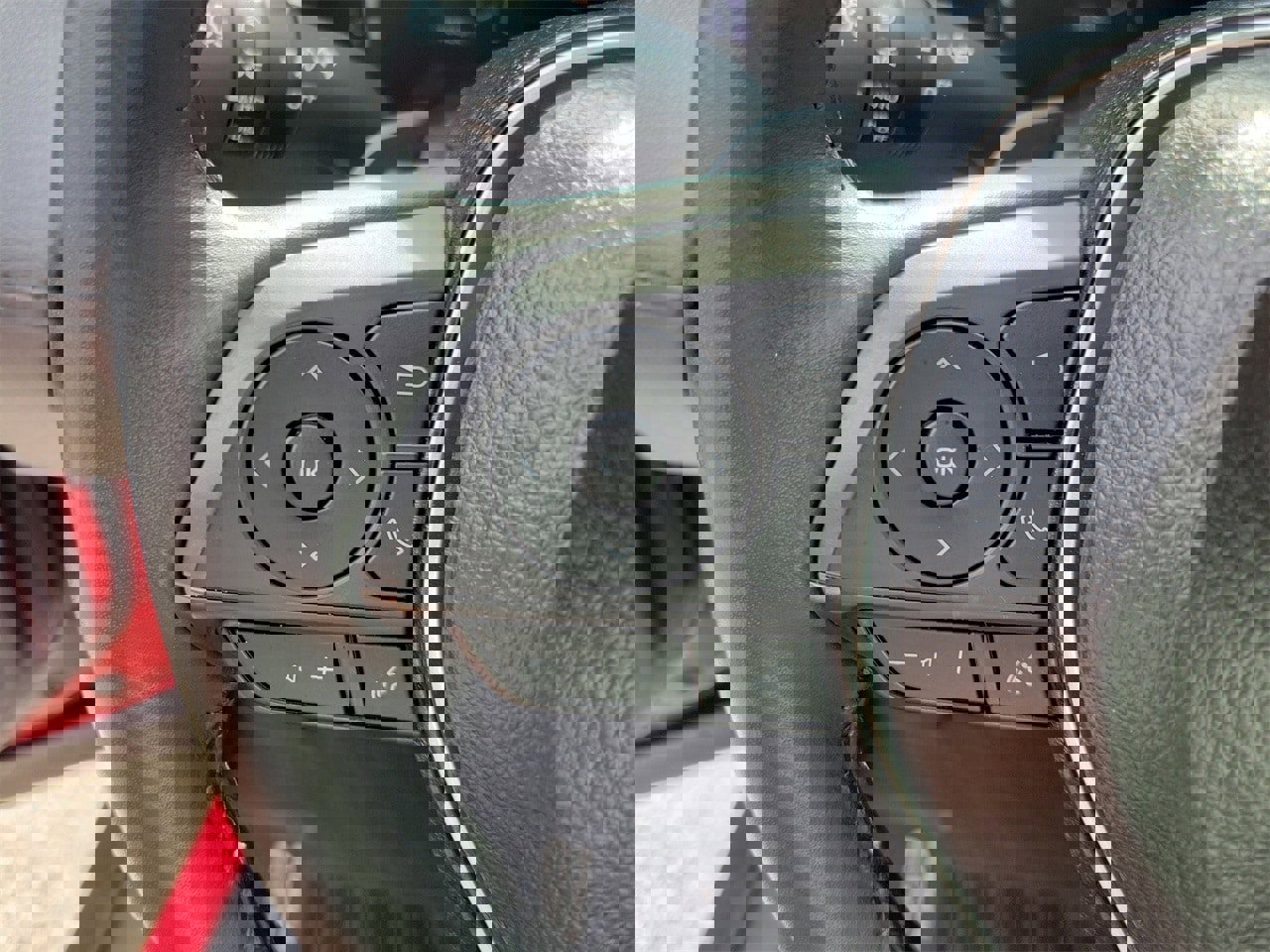 Used 2025 Toyota Corolla Cross AWD Hybrid image 21