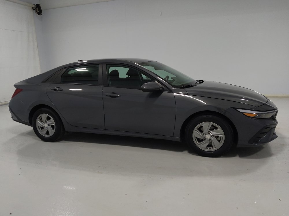 Used 2025 Hyundai Elantra SE FWD image 11