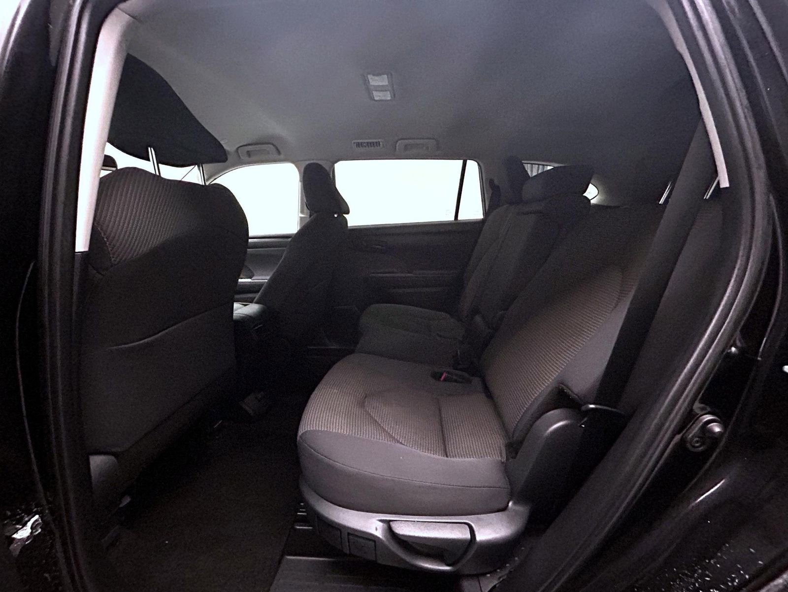 Used 2024 Toyota Highlander LE AWD/4WD image 20