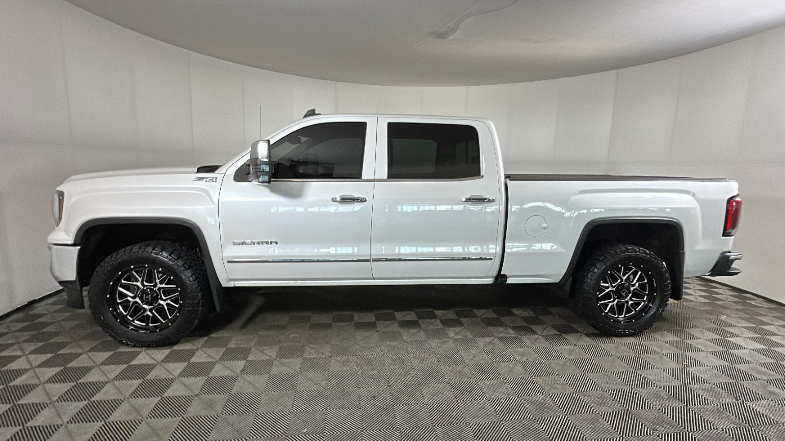 Used 2018 GMC Sierra 1500 SLT AWD/4WD image 7