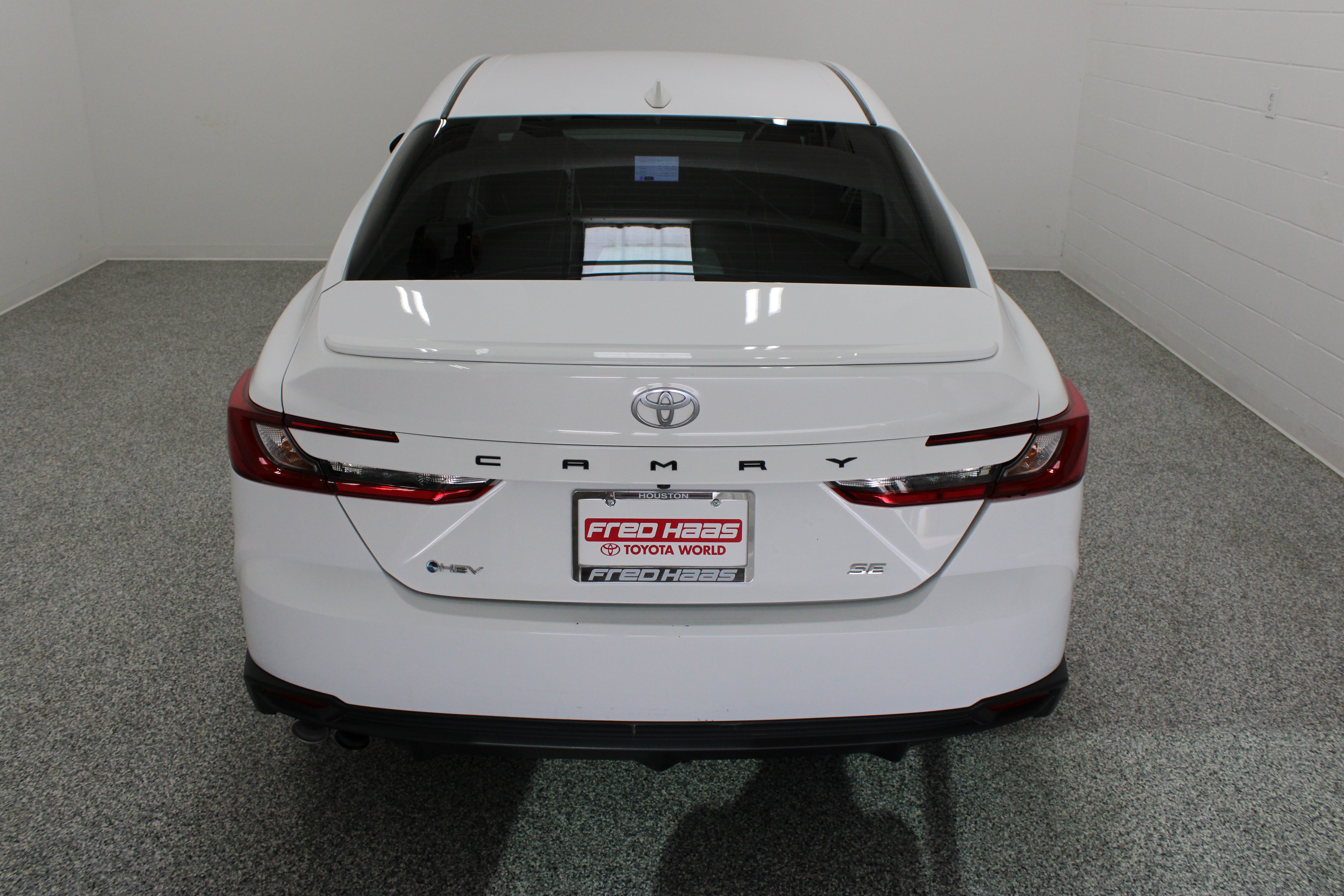 Used 2025 Toyota Camry SE w/ Convenience Package FWD image 8