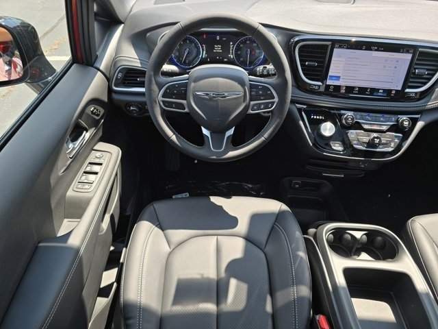 New 2026 Chrysler Pacifica Select image 3