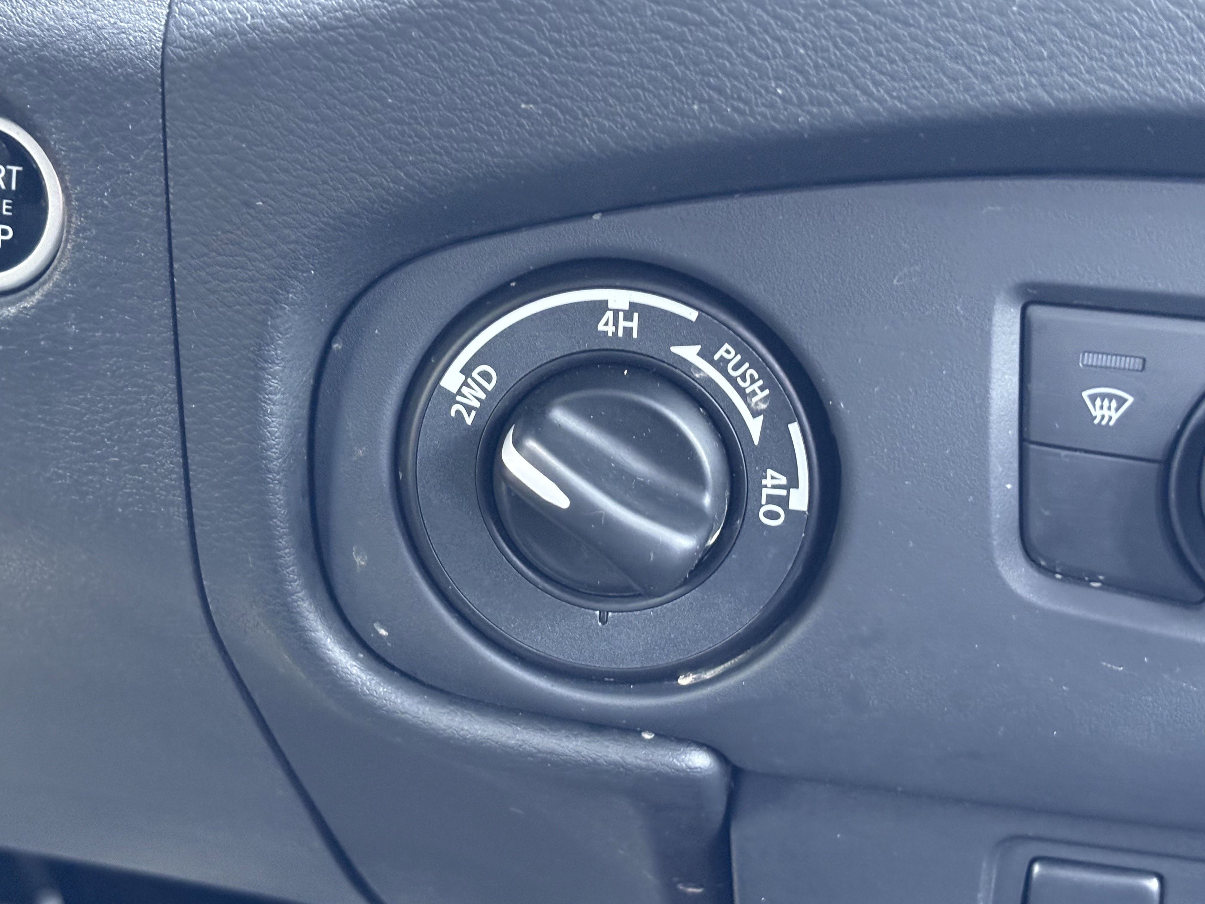 Used 2024 Nissan Frontier PRO-4X w/ Technology Package AWD/4WD image 26