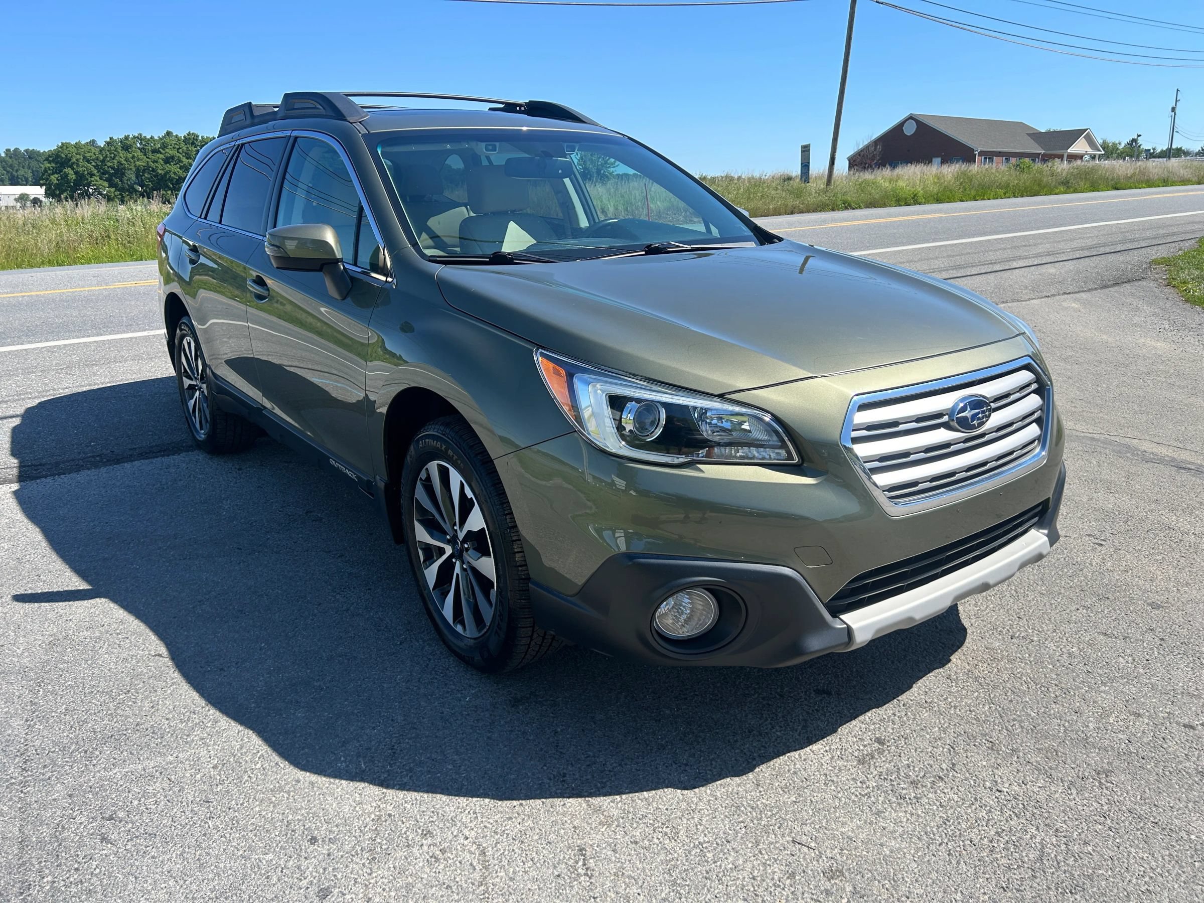 Used 2016 Subaru Outback 2.5i Limited AWD/4WD image 3