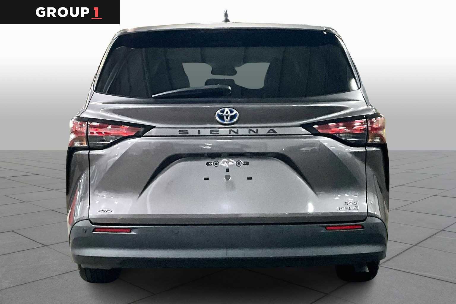 Certified 2021 Toyota Sienna XLE image 5