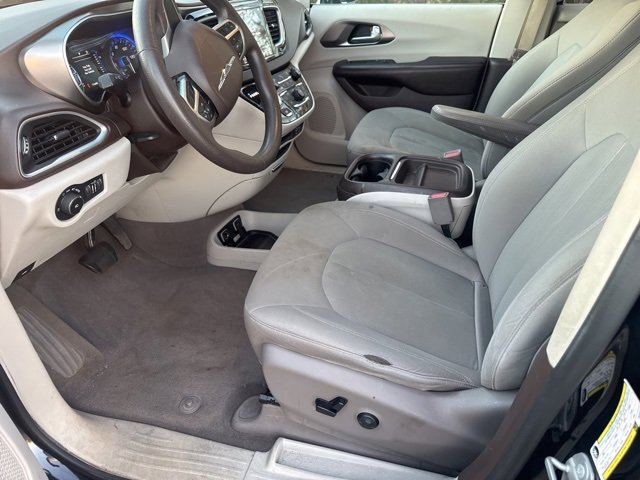 Used 2018 Chrysler Pacifica Touring Plus image 9