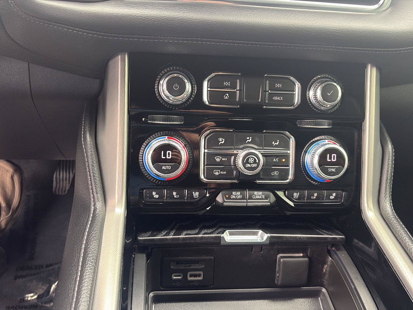 Used 2021 GMC Yukon XL Denali AWD/4WD image 24