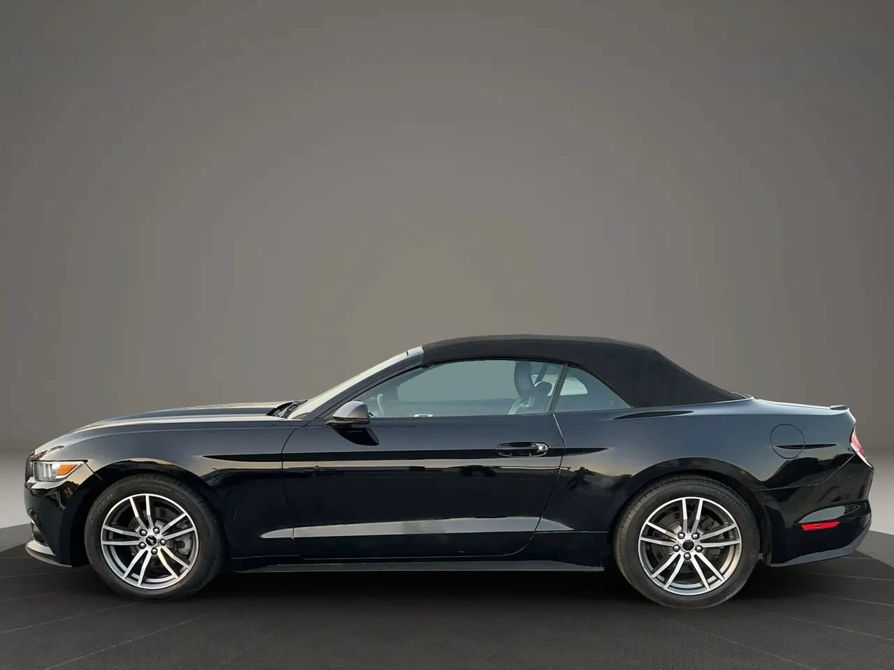 Used 2015 Ford Mustang Premium RWD image 4