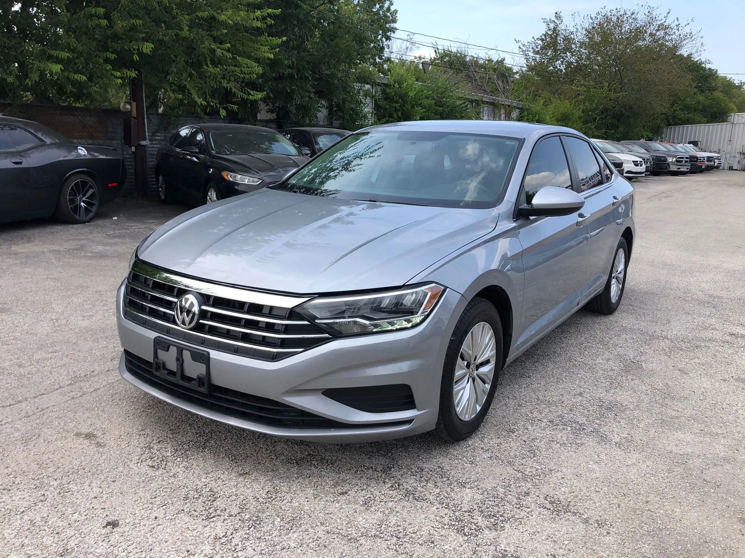 Used 2020 Volkswagen Jetta SE image 1