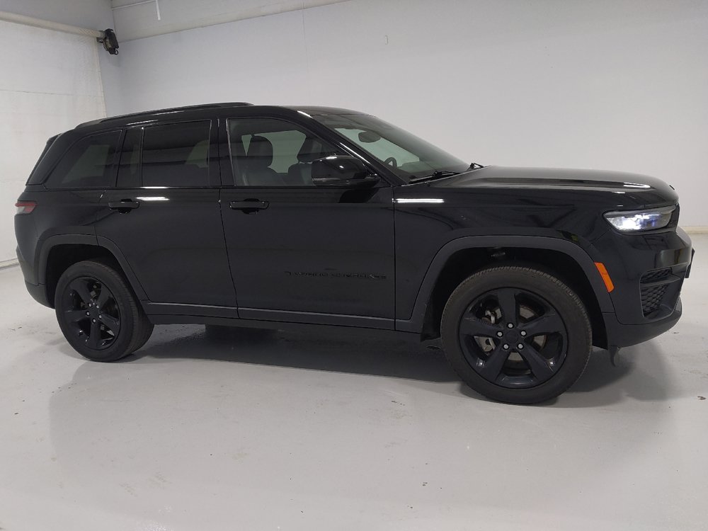 Used 2023 Jeep Grand Cherokee Altitude AWD/4WD image 11