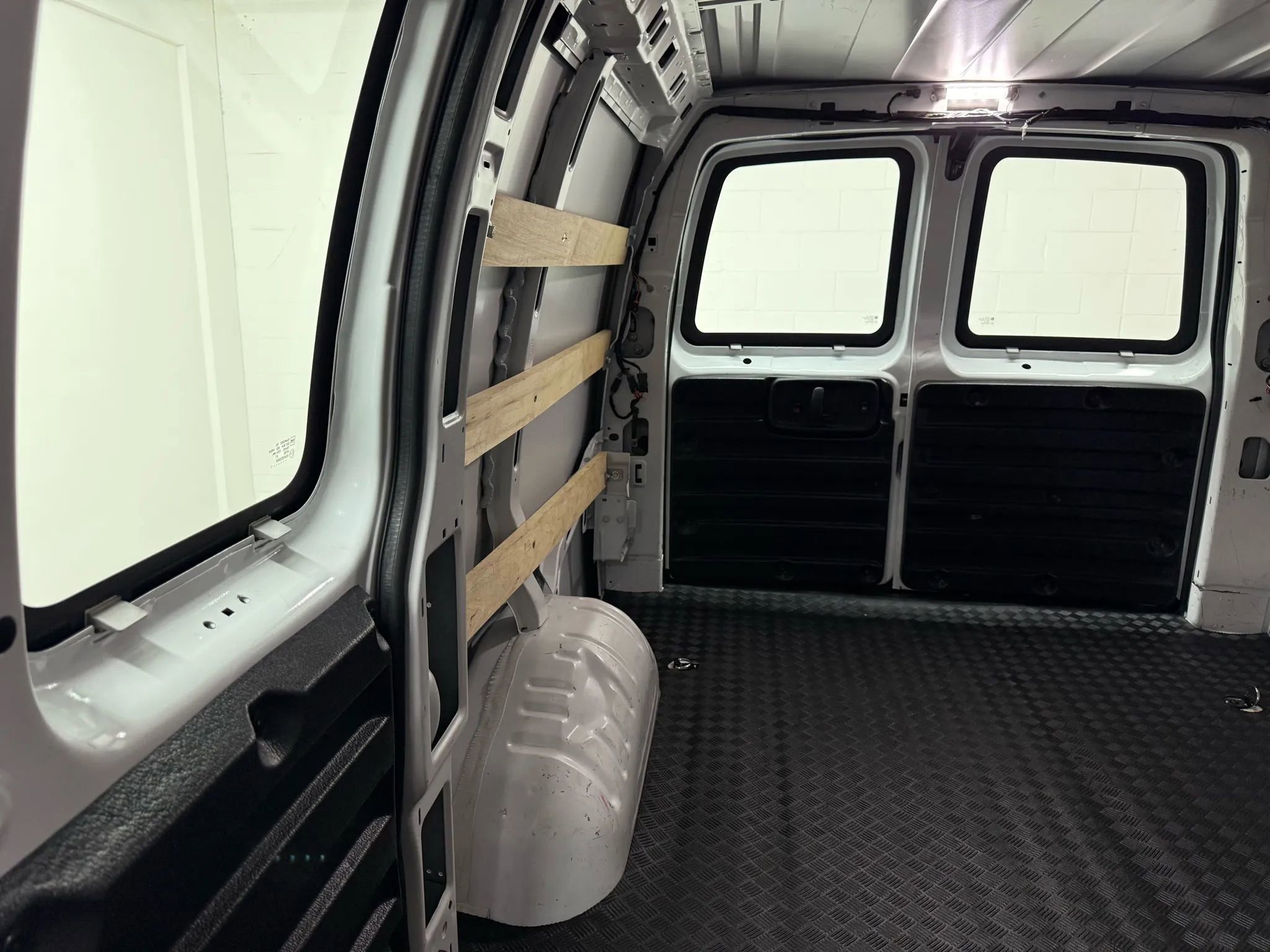 Used 2021 Chevrolet Express 2500 w/ Driver Convenience Package image 29