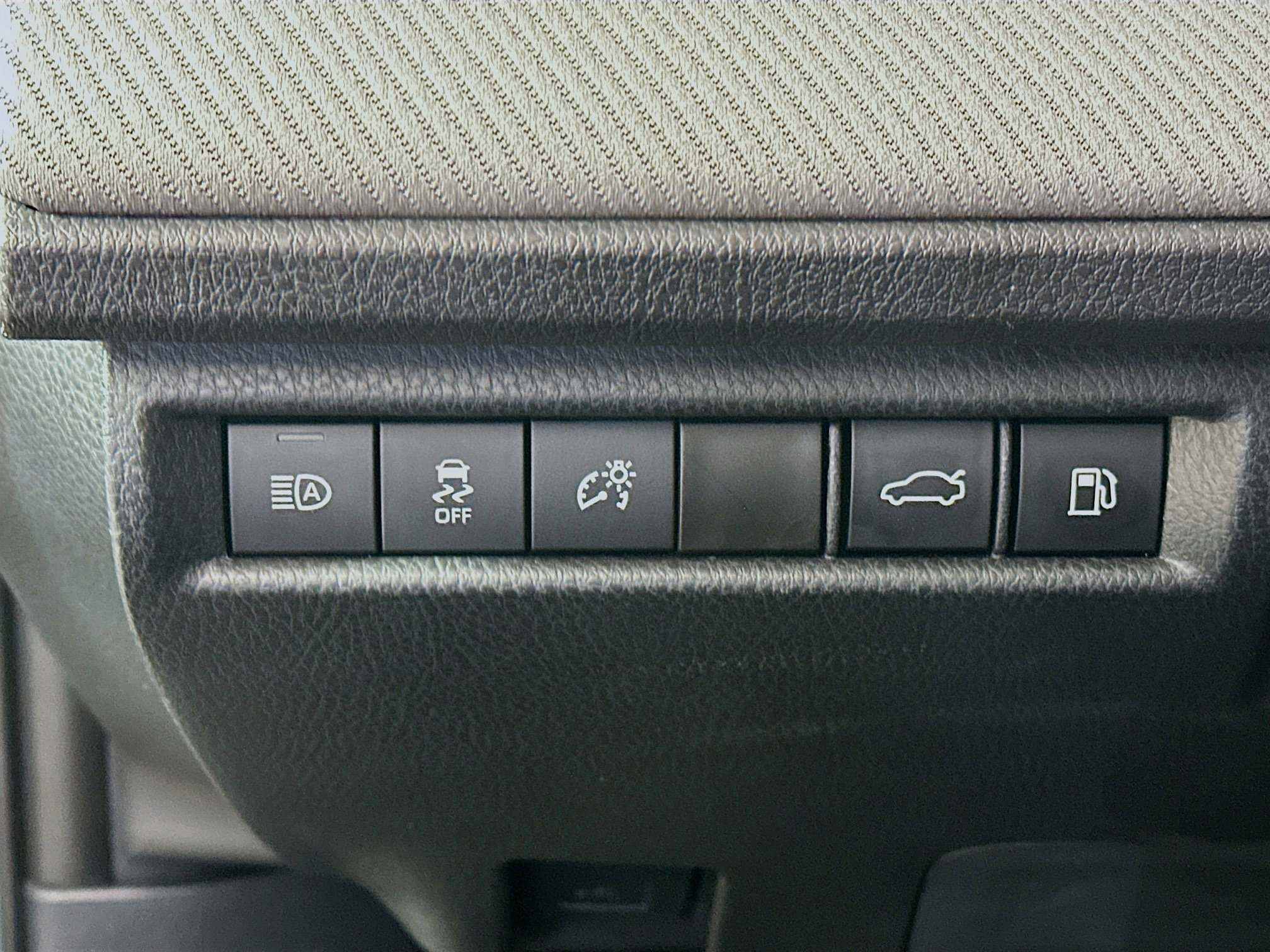 Used 2025 Toyota Camry SE image 17