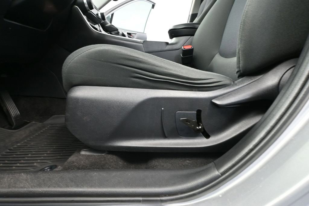 Used 2019 Toyota RAV4 LE w/ Carpet Mat Package AWD/4WD image 20