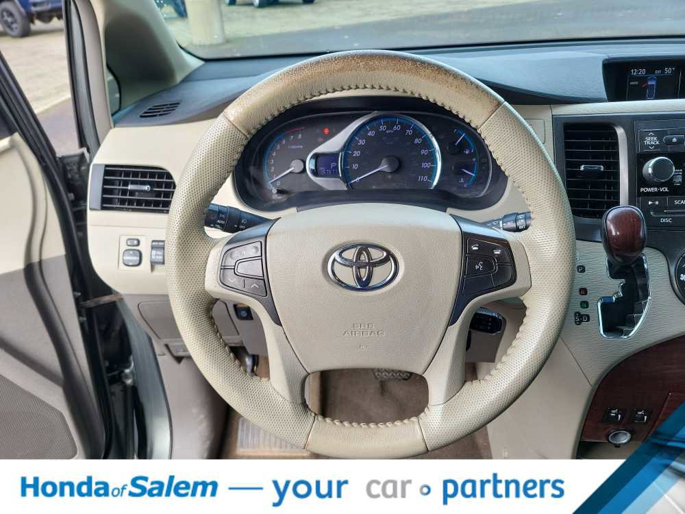 Used 2014 Toyota Sienna XLE image 15