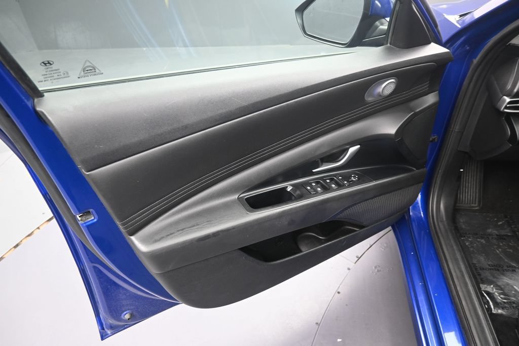 Used 2022 Hyundai Elantra SEL w/ Convenience Package FWD image 12
