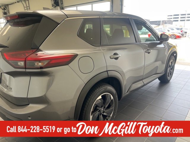 Used 2024 Nissan Rogue SV image 6