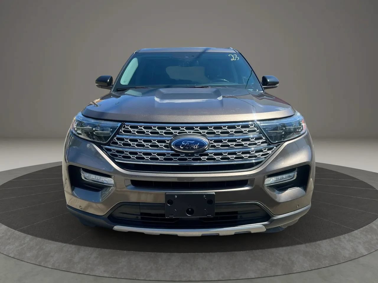 Used 2021 Ford Explorer Limited w/ Equipment Group 301A AWD/4WD image 2
