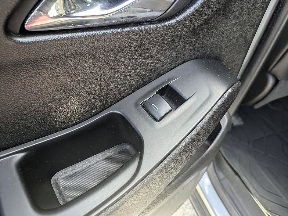 Used 2023 Chevrolet Traverse RS image 28