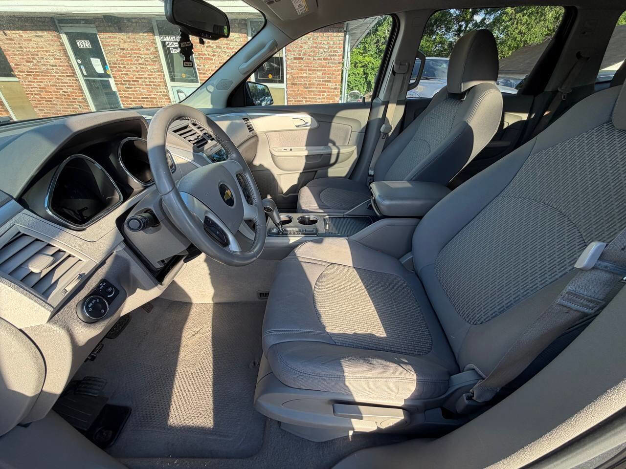 Used 2011 Chevrolet Traverse LS FWD image 11