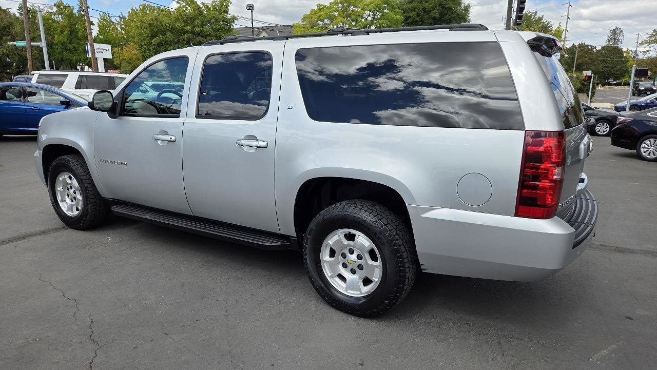 Used 2012 Chevrolet Suburban LT w/ Luxury Package AWD/4WD image 12
