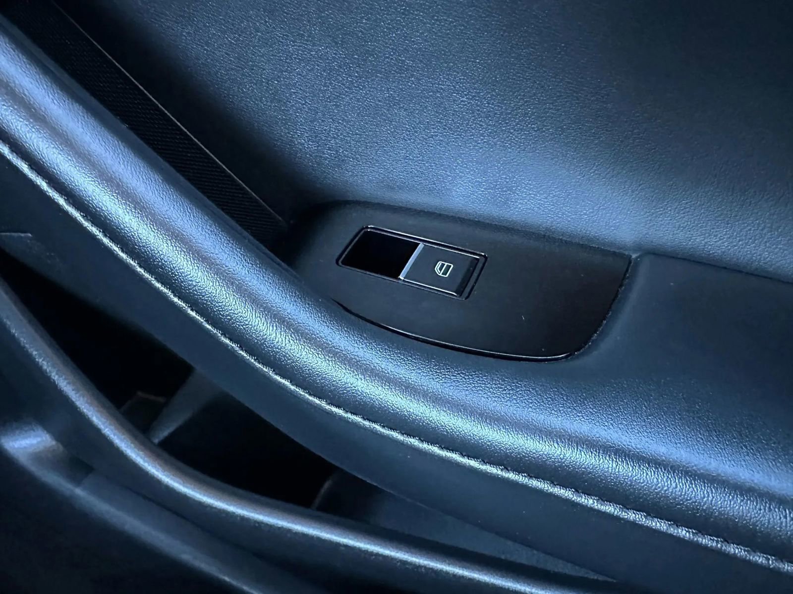 Used 2022 MAZDA MAZDA3 s image 40