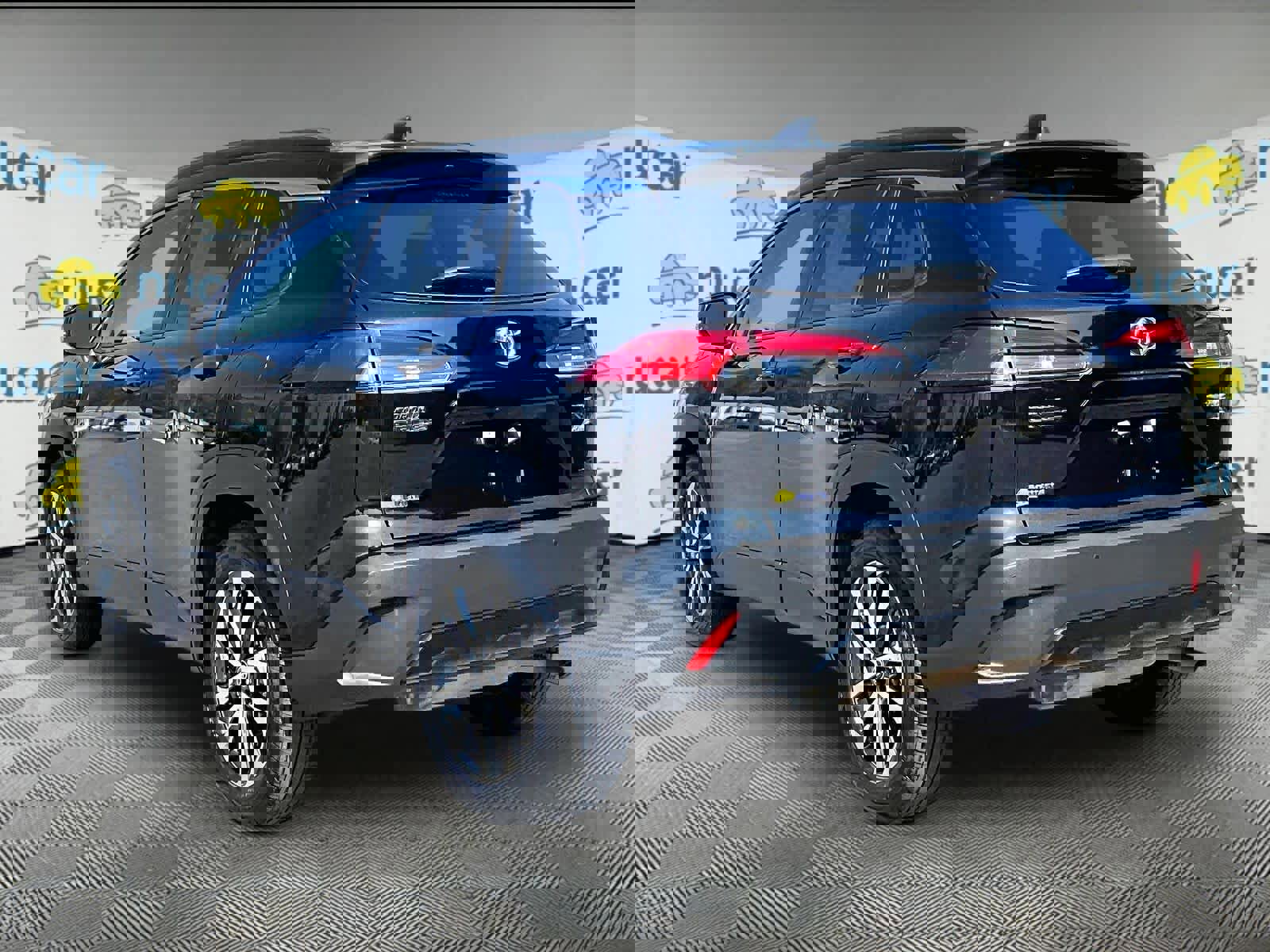 Used 2024 Toyota Corolla Cross XLE w/ Convenience Package image 4