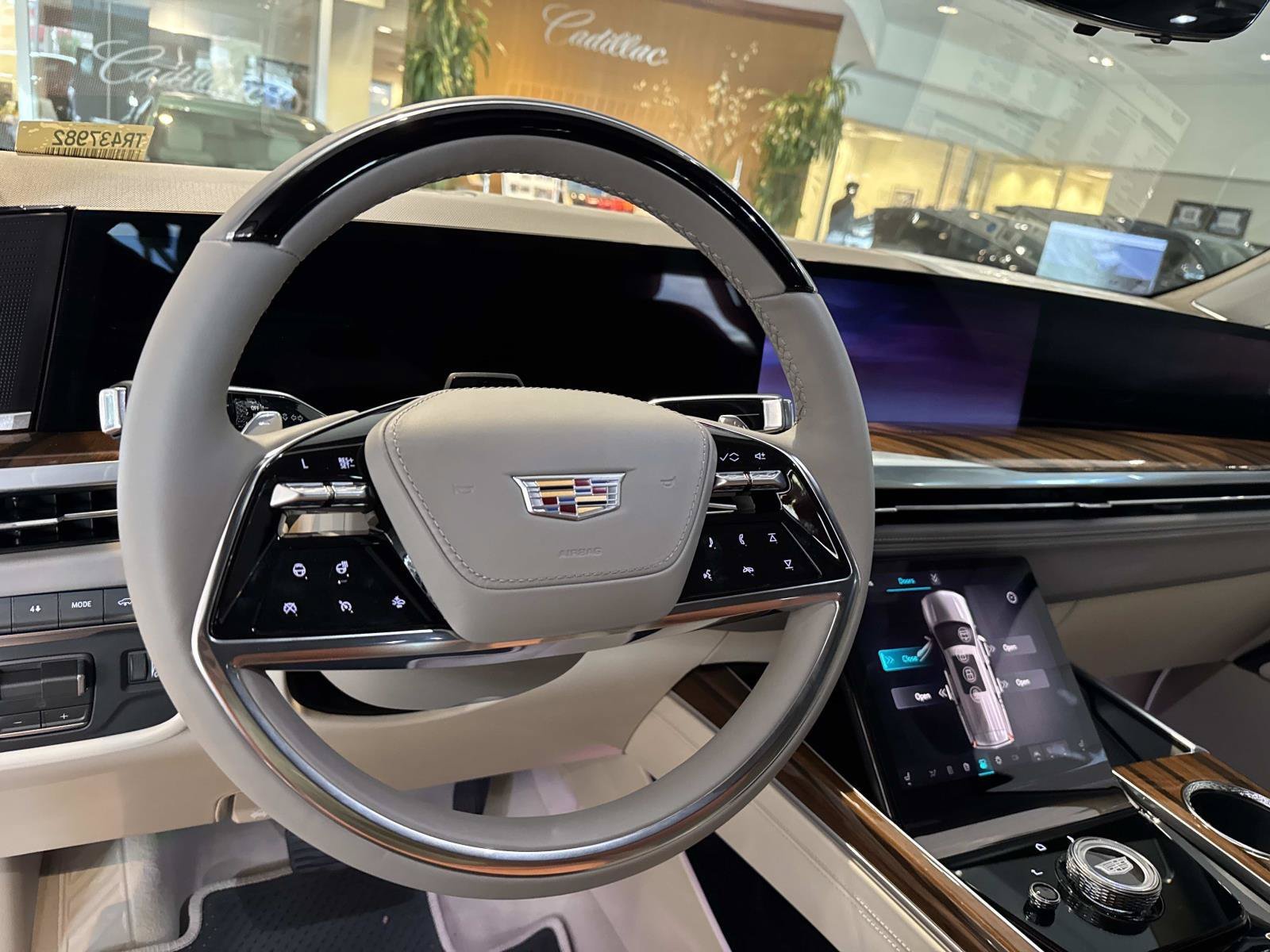 New 2026 Cadillac Escalade ESV Platinum Sport w/ LPO, ONYX Package AWD/4WD image 14
