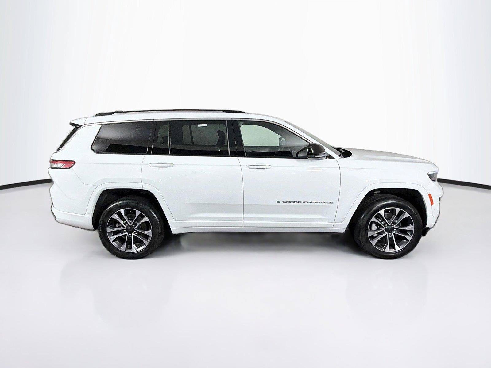 Used 2023 Jeep Grand Cherokee L Overland w/ Luxury Tech Group IV AWD/4WD image 12