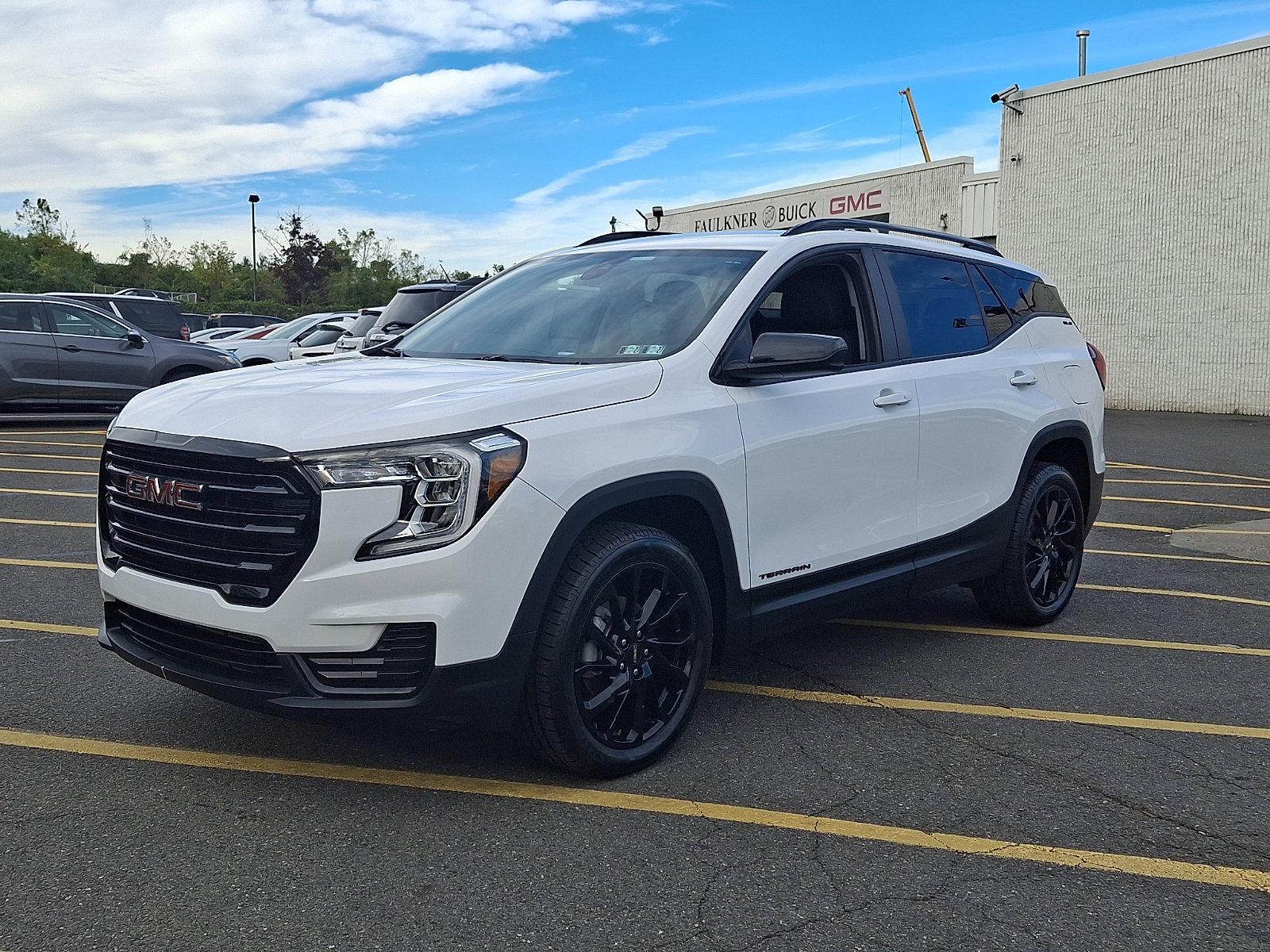 Certified 2023 GMC Terrain SLE w/ Driver Convenience Package AWD/4WD image 3
