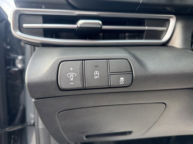 Certified 2025 Hyundai Elantra SE image 24