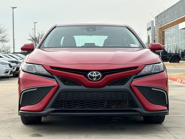 Used 2024 Toyota Camry SE image 3