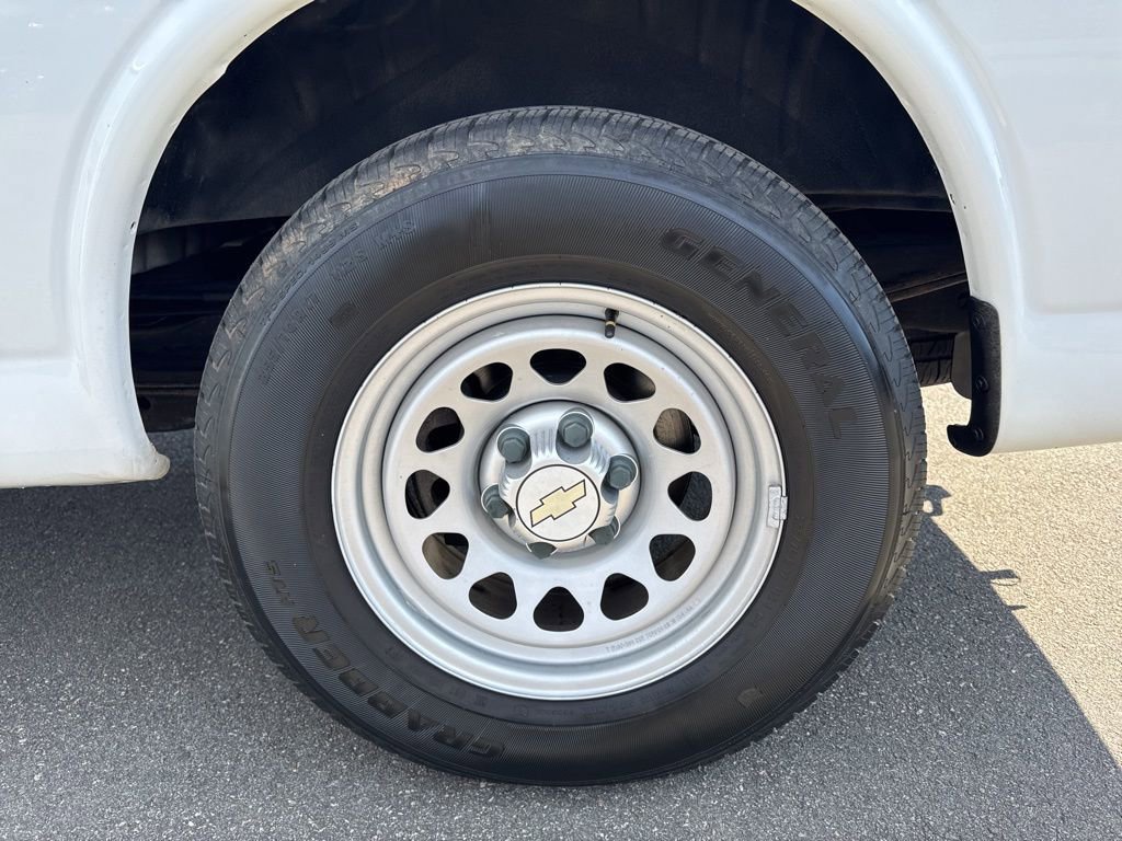 Used 2011 Chevrolet Express 1500 RWD image 26