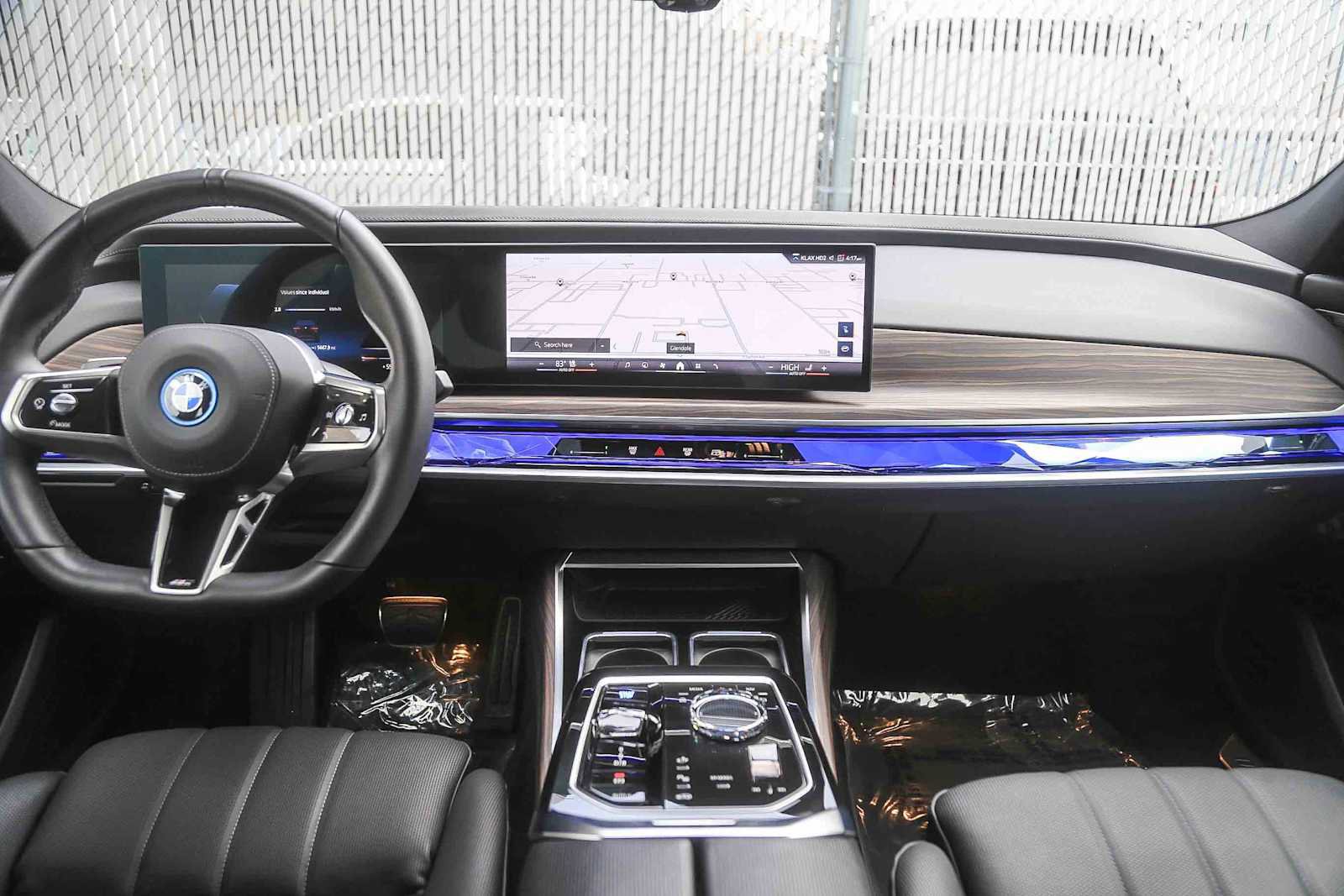 Used 2025 BMW i7 eDrive50 w/ M Sport Package image 9