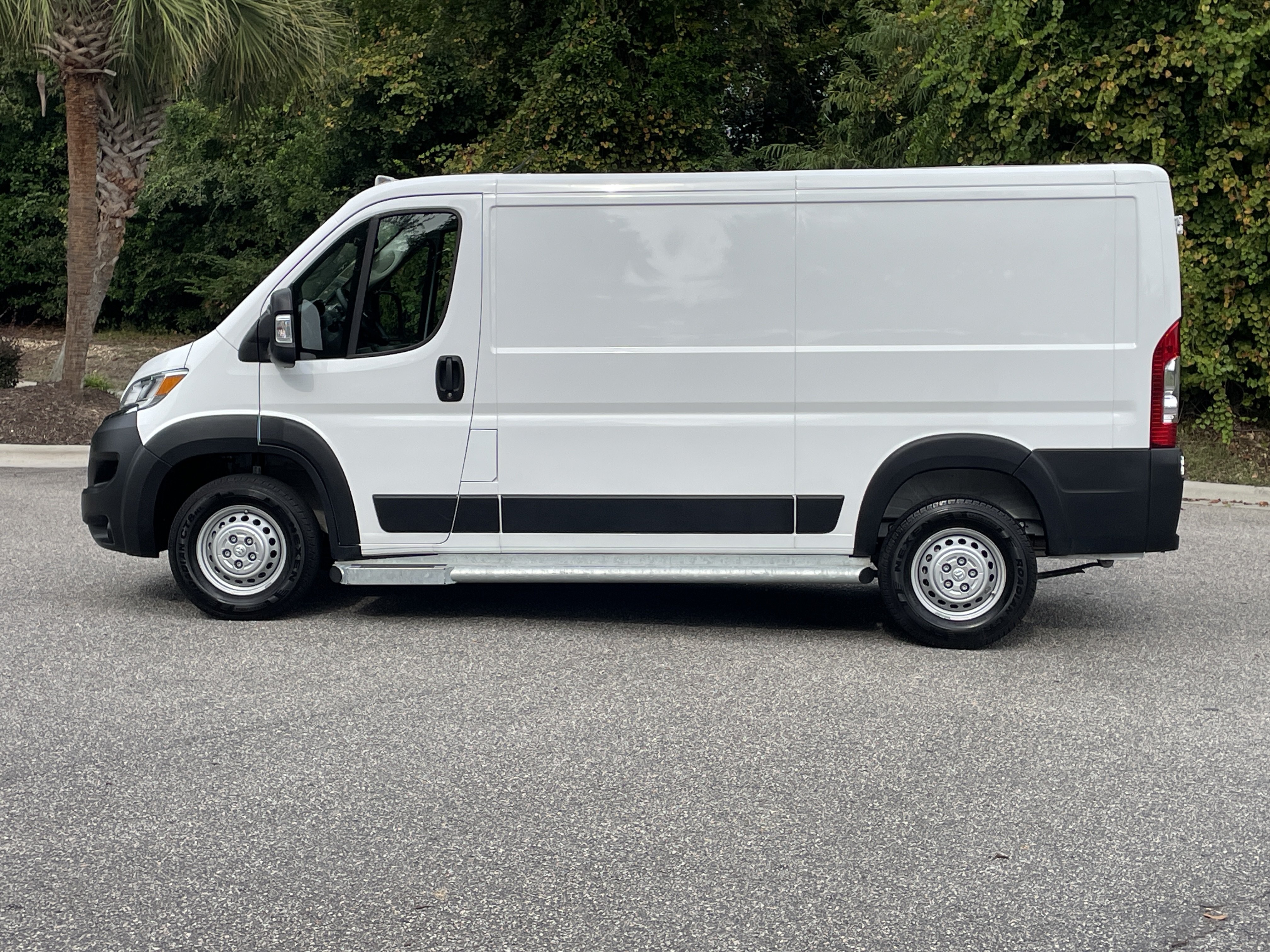 Used 2025 RAM ProMaster 2500 w/ U-Haul Equipment Group FWD image 6