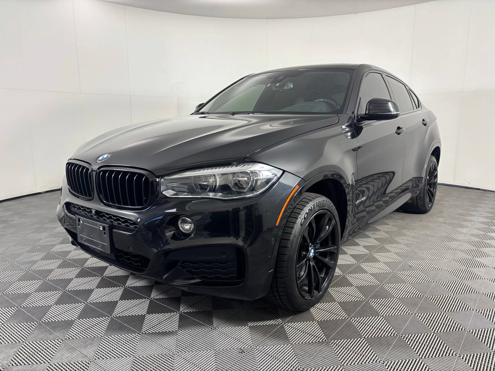Used 2019 BMW X6 xDrive50i w/ M Sport Package AWD/4WD image 4