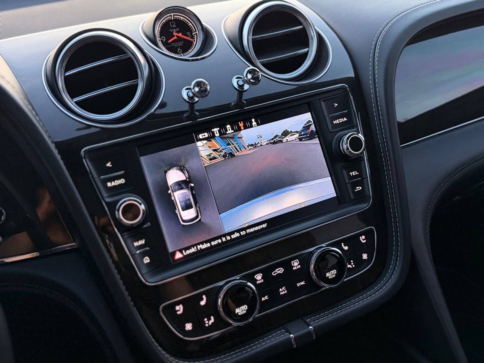 Used 2019 Bentley Bentayga AWD/4WD image 51
