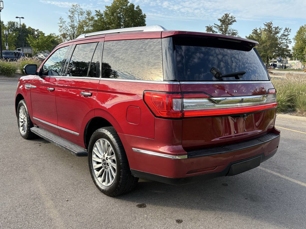 Used 2018 Lincoln Navigator Premiere image 10