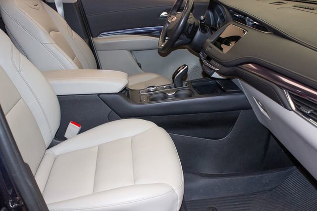 Used 2023 Cadillac XT4 Luxury w/ Cold Weather Package image 10