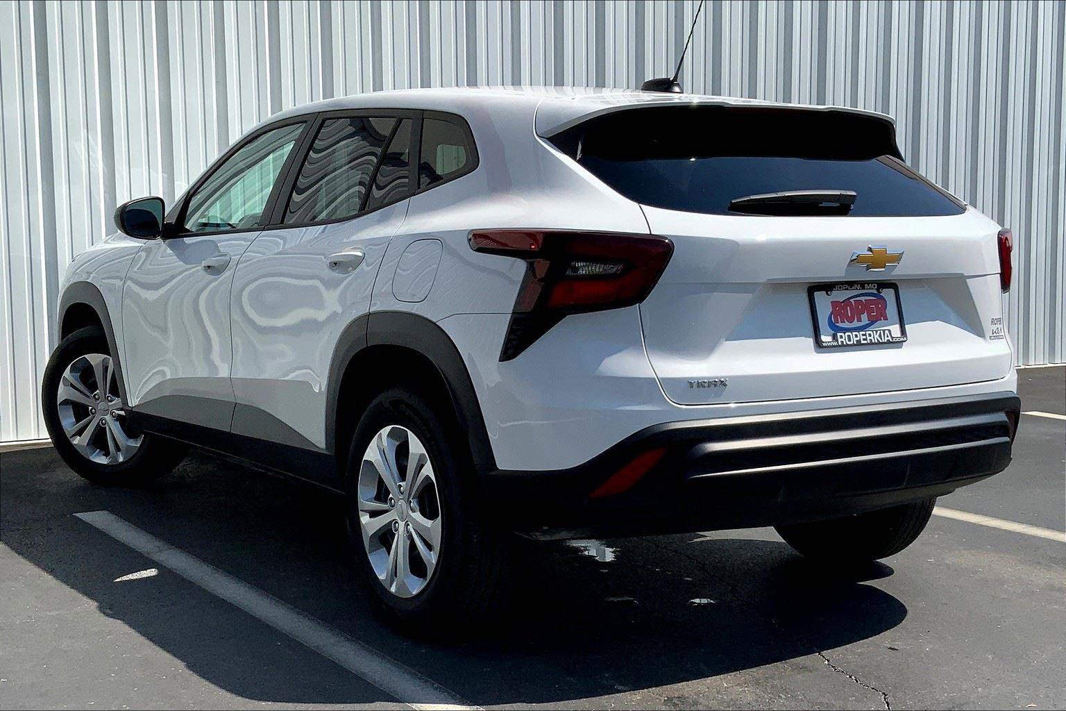 Used 2025 Chevrolet Trax LS image 10