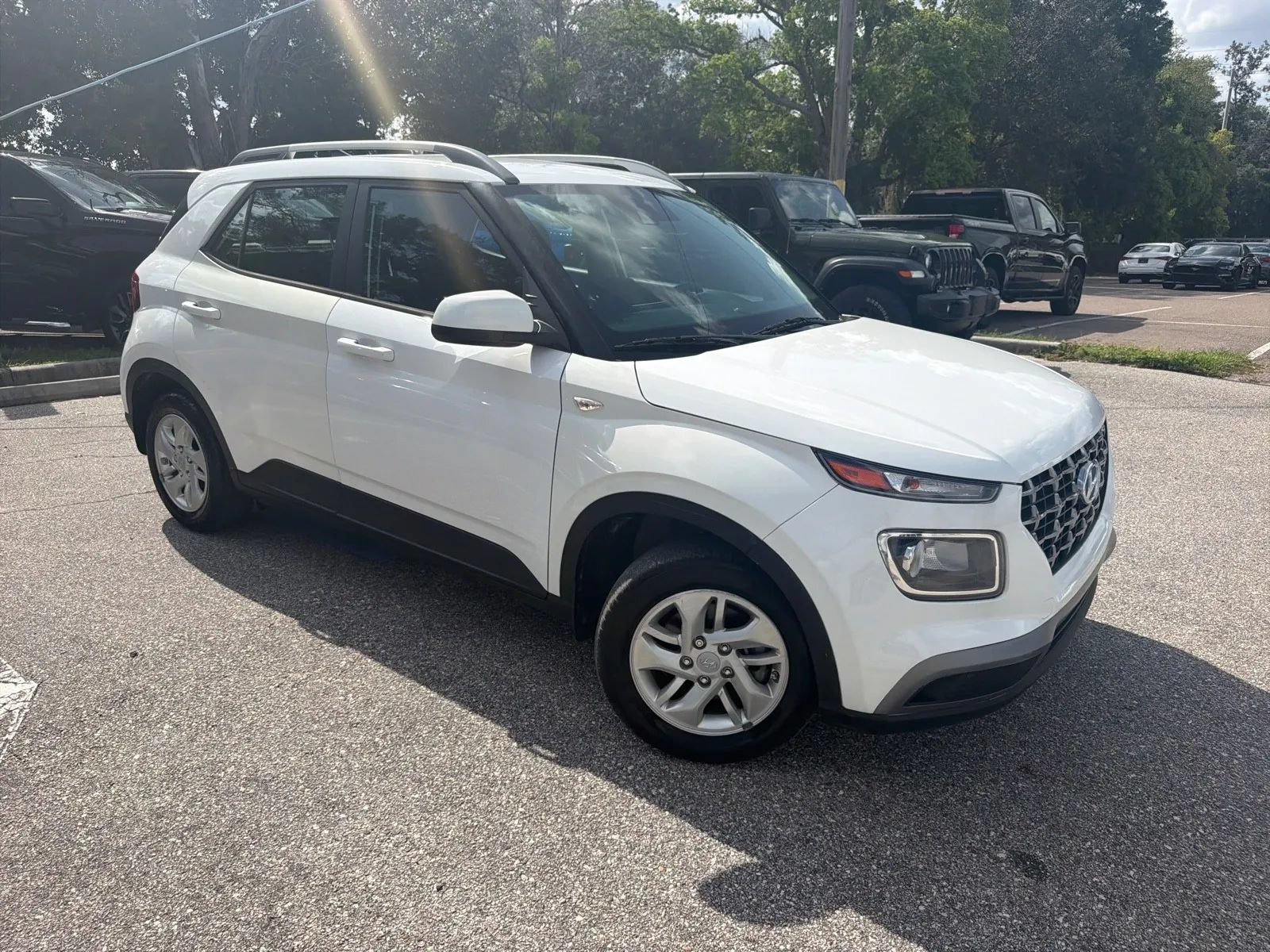 Used 2020 Hyundai Venue SEL FWD image 7