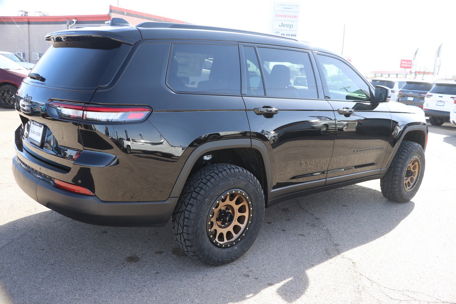 New 2025 Jeep Grand Cherokee L Laredo AWD/4WD image 7