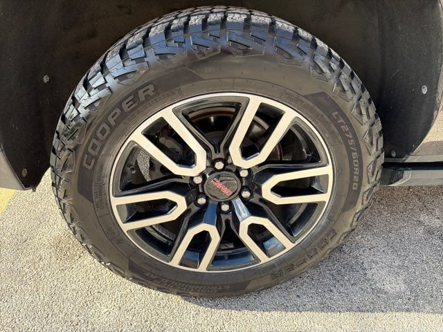 Used 2021 GMC Yukon XL AT4 w/ Technology Package AWD/4WD image 11