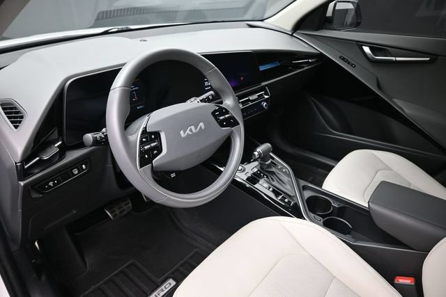 Used 2024 Kia Niro EX Touring FWD image 18