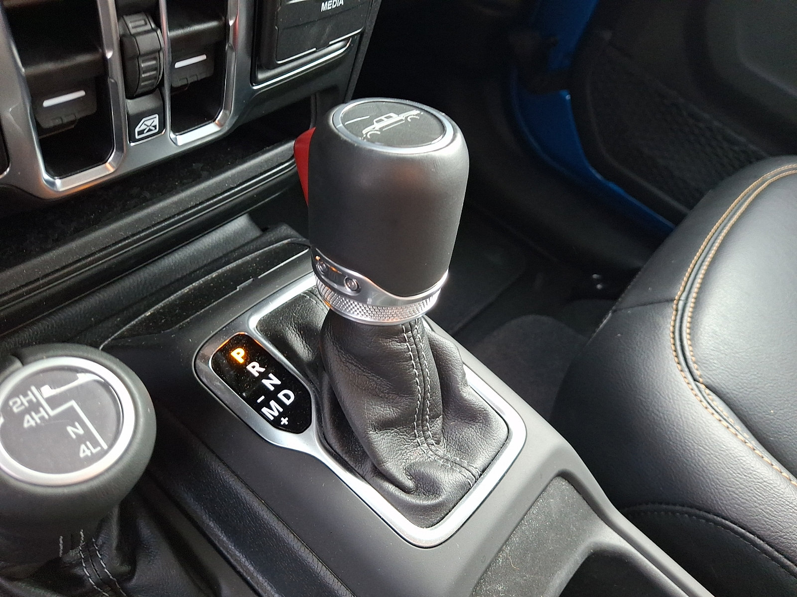 Used 2025 Jeep Gladiator Sport AWD/4WD image 14