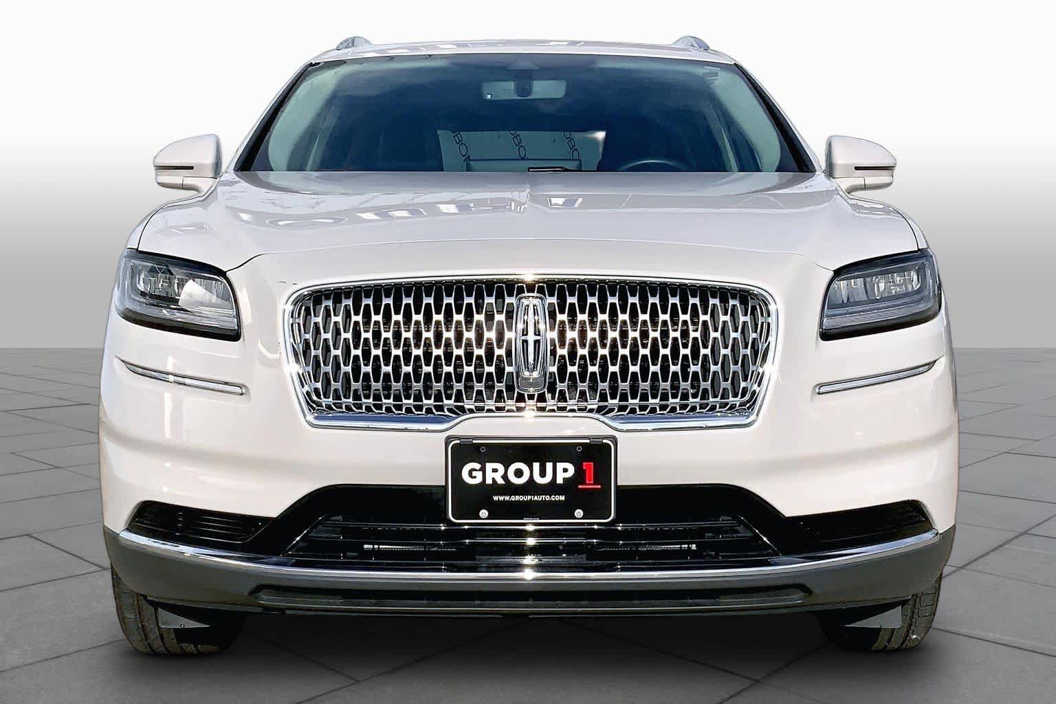 Used 2023 Lincoln Nautilus FWD w/ Premium Package image 4