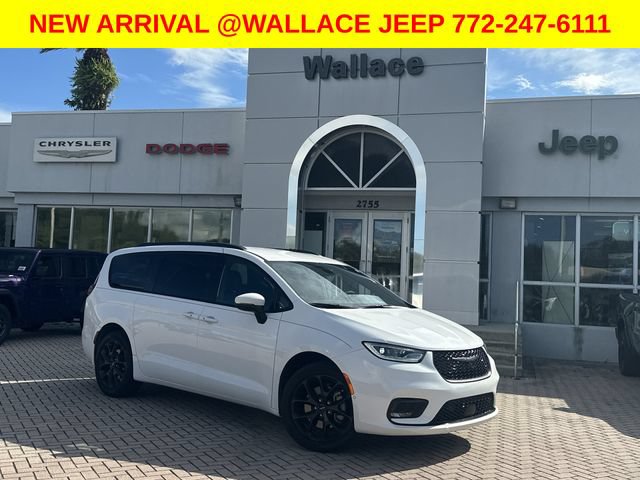 Used 2023 Chrysler Pacifica Touring-L w/ S Appearance Package AWD/4WD image 1