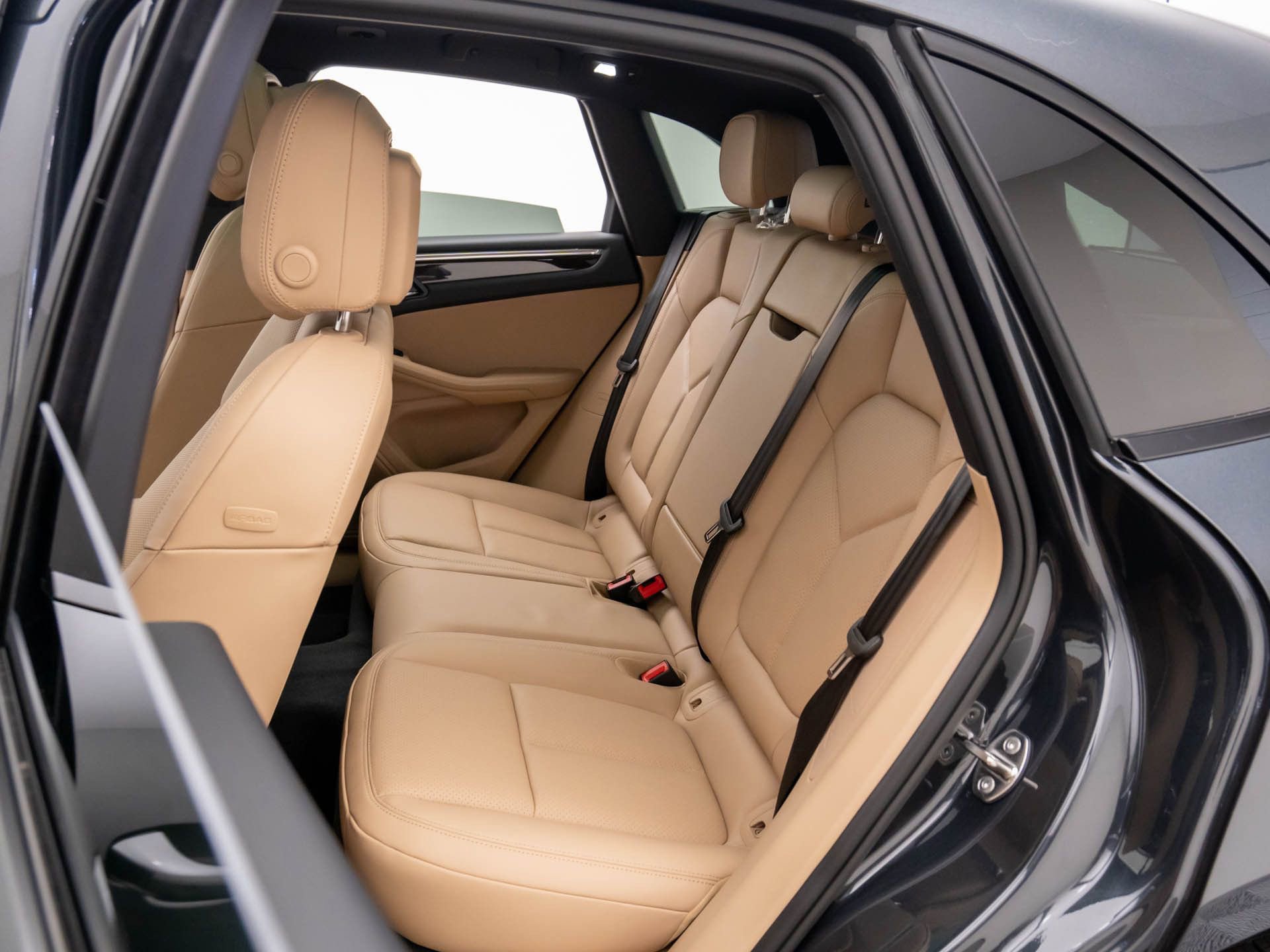 Certified 2026 Porsche Macan image 17