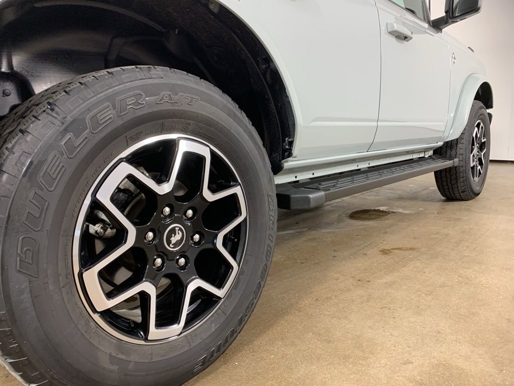 Used 2021 Ford Bronco Outer Banks image 9